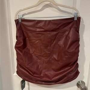 HALARA Burgundy High Wasted Tummy Control Fleeced Lined Skort